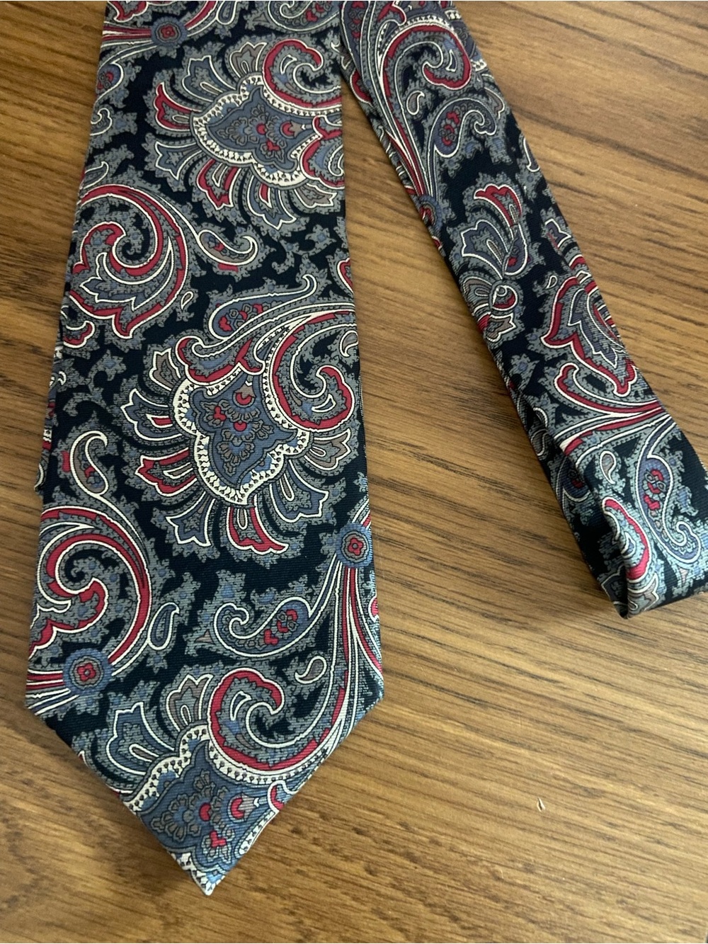 Windsor Silk Paisley Patterd Black & Gray & Burgundy Necktie Tie Office Dress